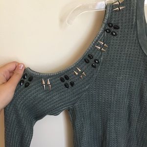 Long sleeve cold shoulder